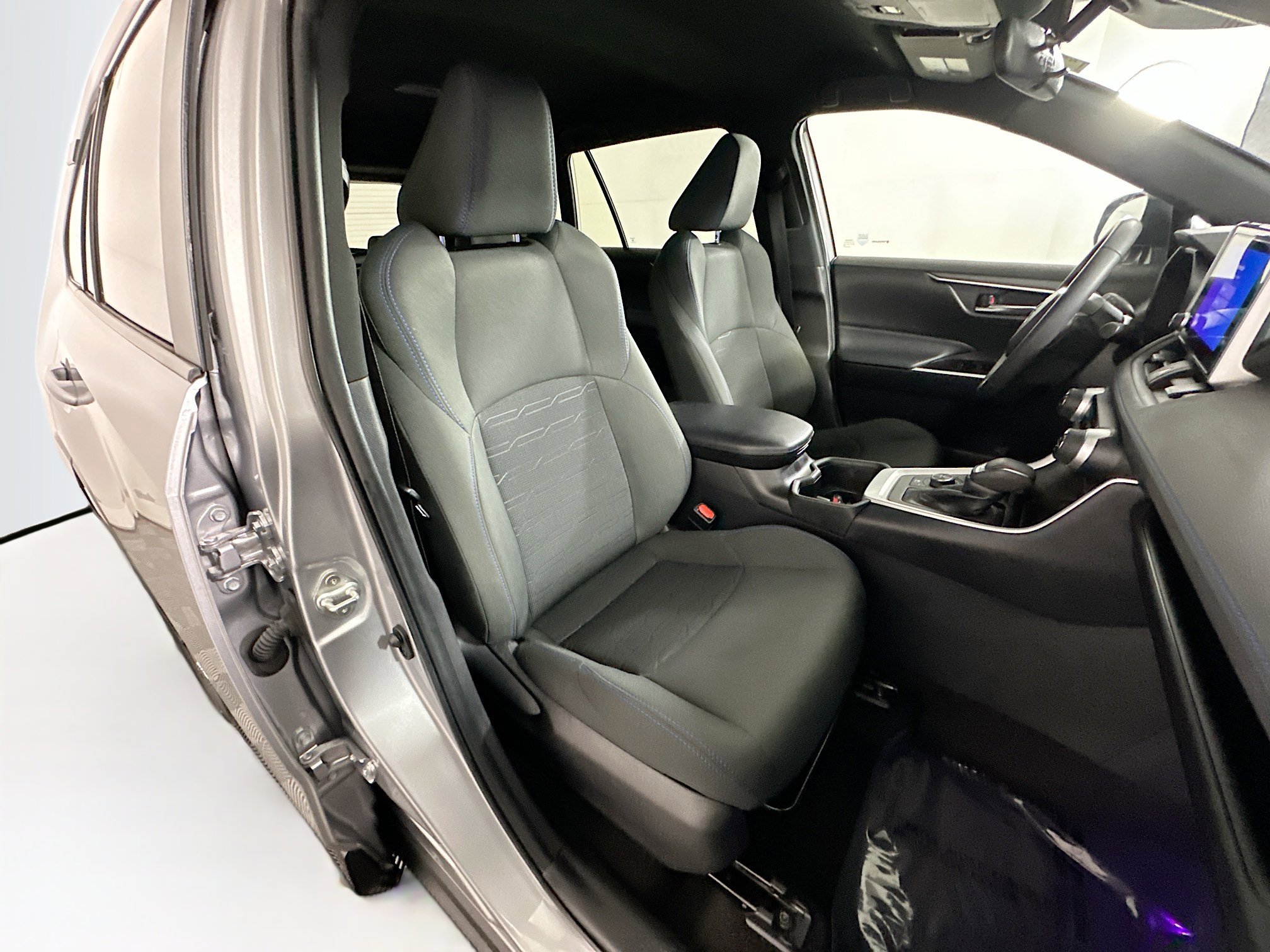 Used 2023 Toyota RAV4 SE AWD/4WD image 28