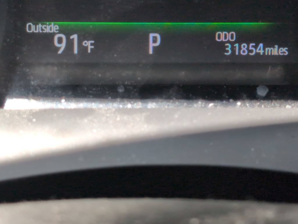 Used 2022 Toyota Camry XLE FWD image 13