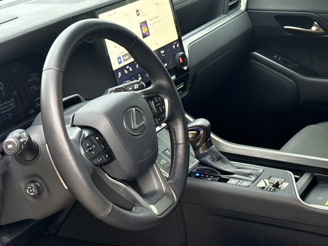 Used 2025 Lexus GX 550 w/ Accessory Package (2T) AWD/4WD image 19