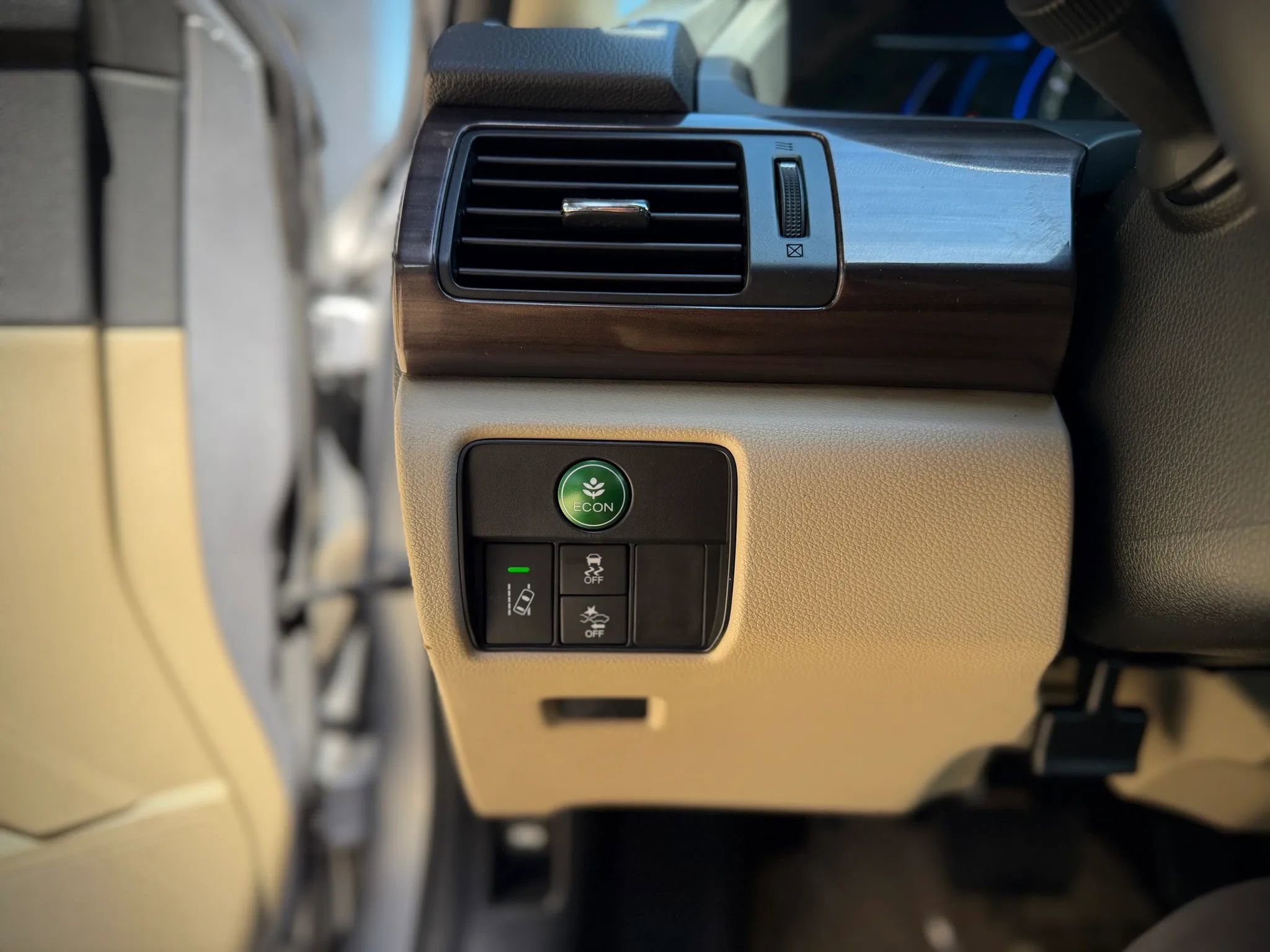 Used 2017 Honda Accord EX-L image 8