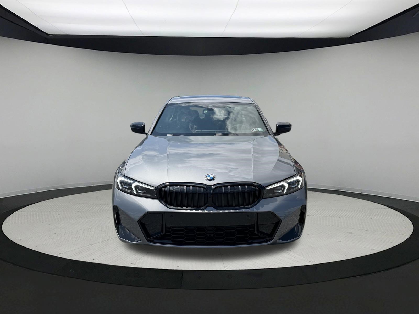 Used 2026 BMW 330i xDrive Sedan w/ M Sport Package AWD/4WD image 2