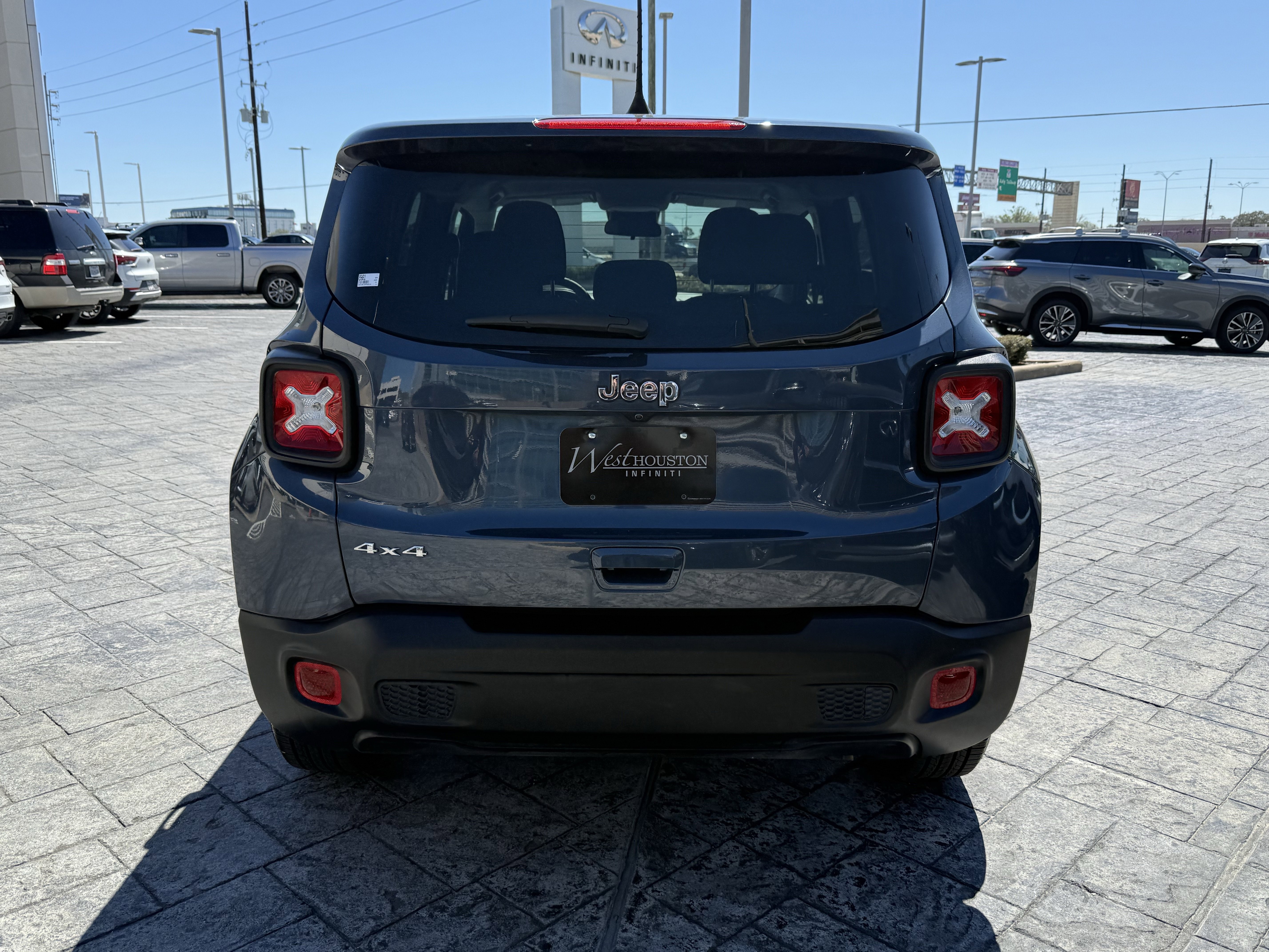 Used 2023 Jeep Renegade Latitude AWD/4WD image 6