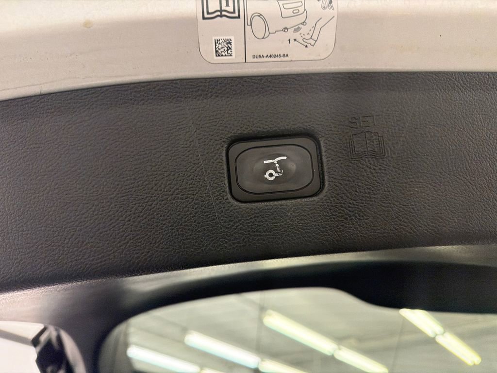 Used 2019 Ford Edge Titanium image 21