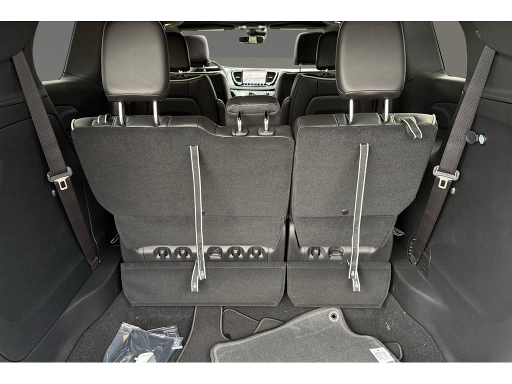 New 2026 Chrysler Pacifica Limited image 9