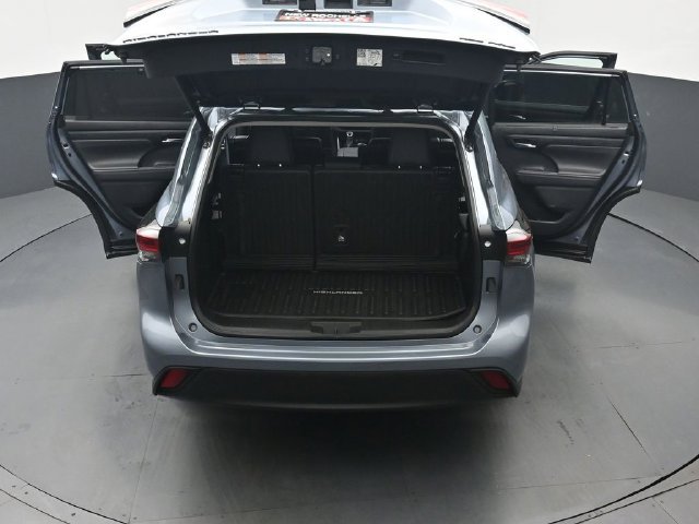 Used 2024 Toyota Highlander XLE AWD/4WD image 52