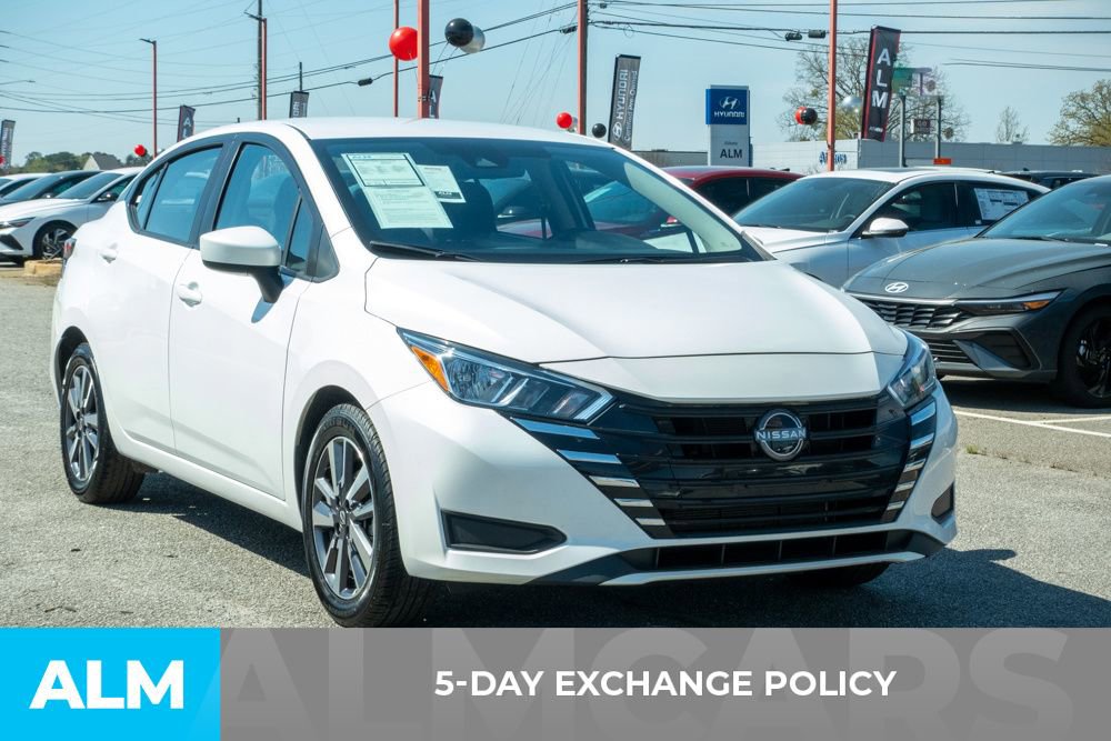 Used 2024 Nissan Versa SV image 3