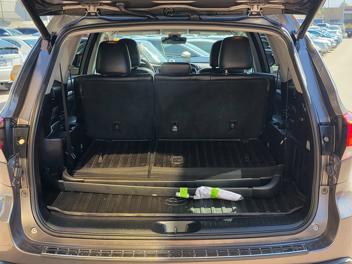 Used 2018 Toyota Highlander XLE FWD image 20