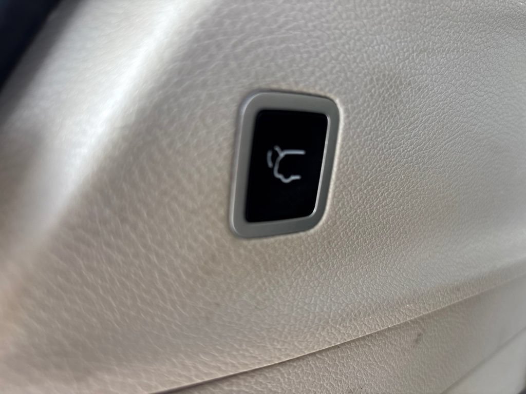 Used 2024 Chrysler Pacifica Touring-L FWD image 7