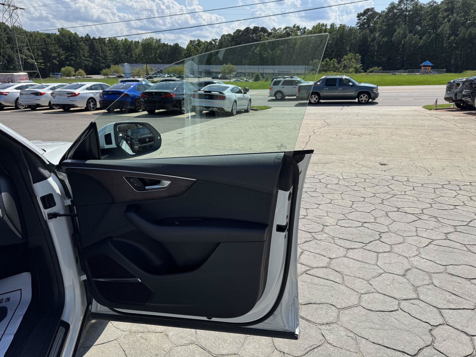 Used 2019 Audi Q8 Prestige w/ Towing Package AWD/4WD image 18
