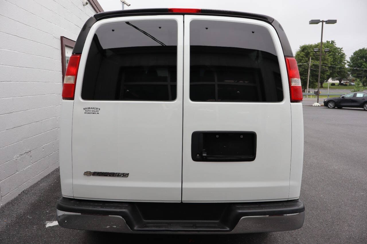 Used 2017 Chevrolet Express 3500 LT w/ LT Preferred Equipment Group RWD image 3