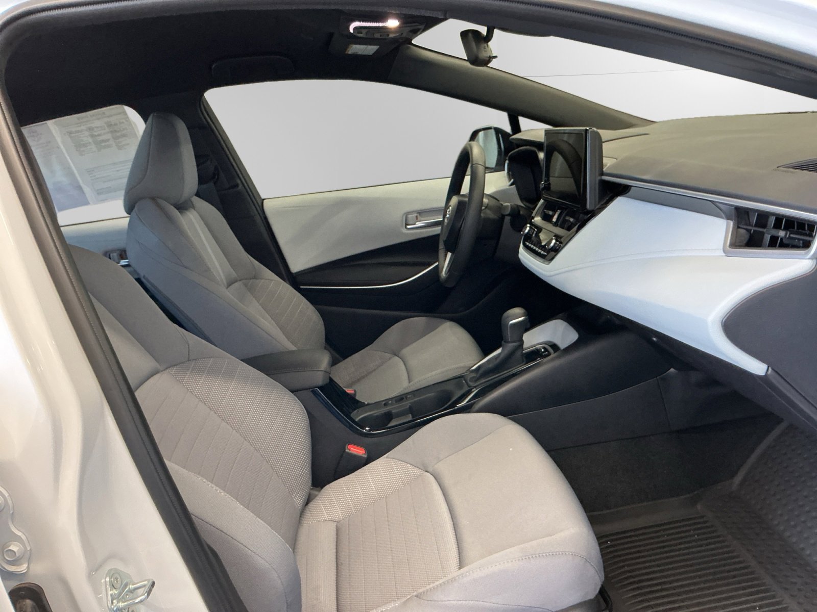Certified 2025 Toyota Corolla SE FWD image 15