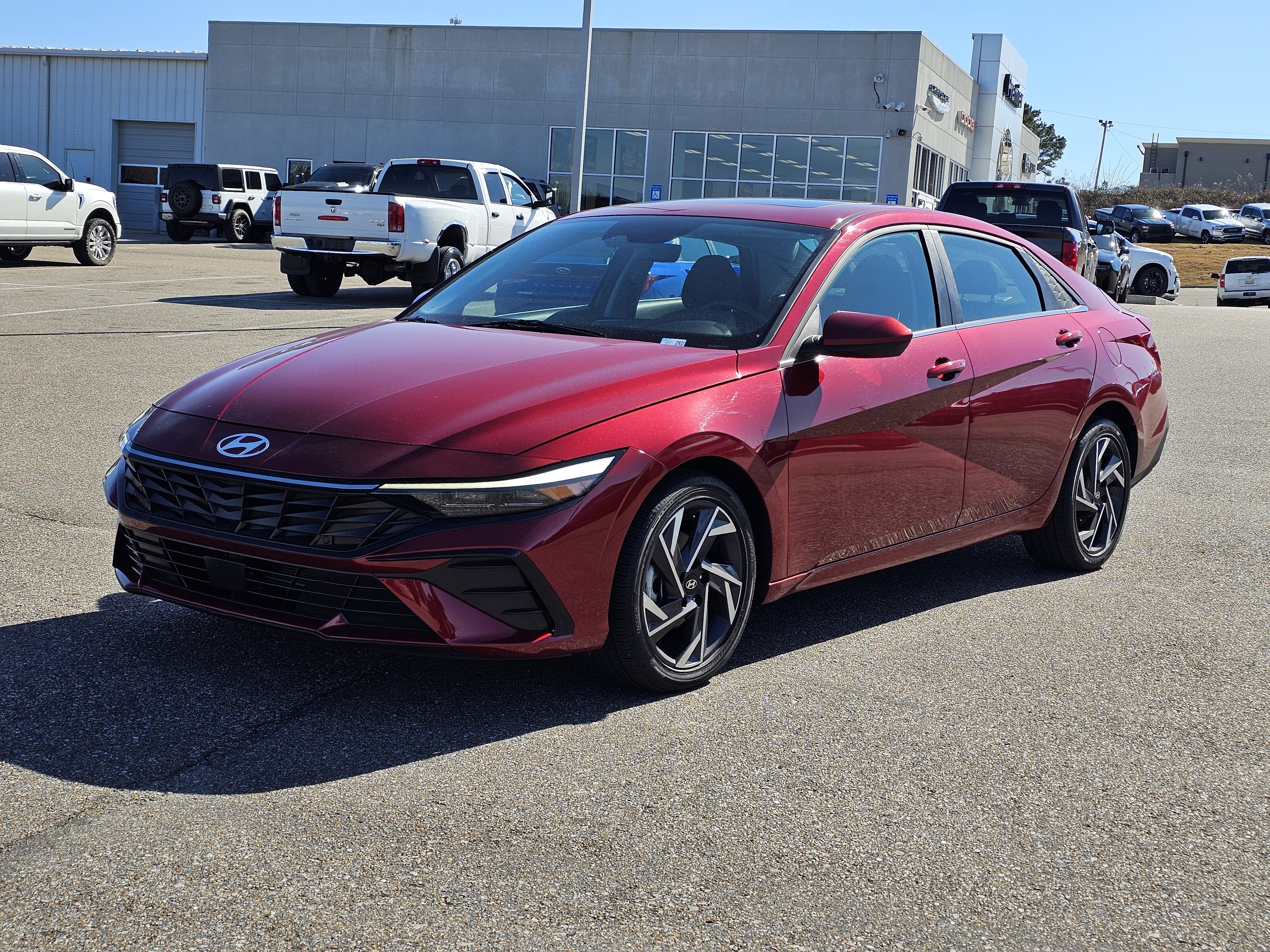 Used 2025 Hyundai Elantra SEL image 1