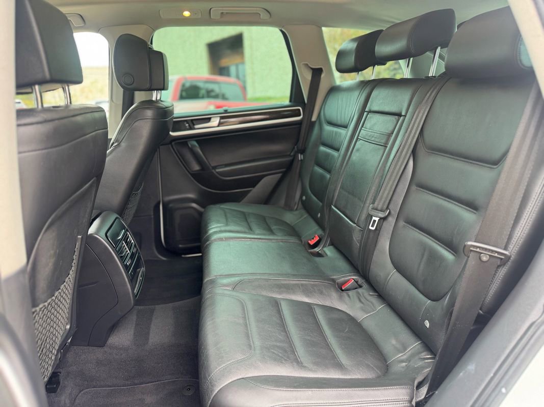 Used 2013 Volkswagen Touareg Hybrid image 11