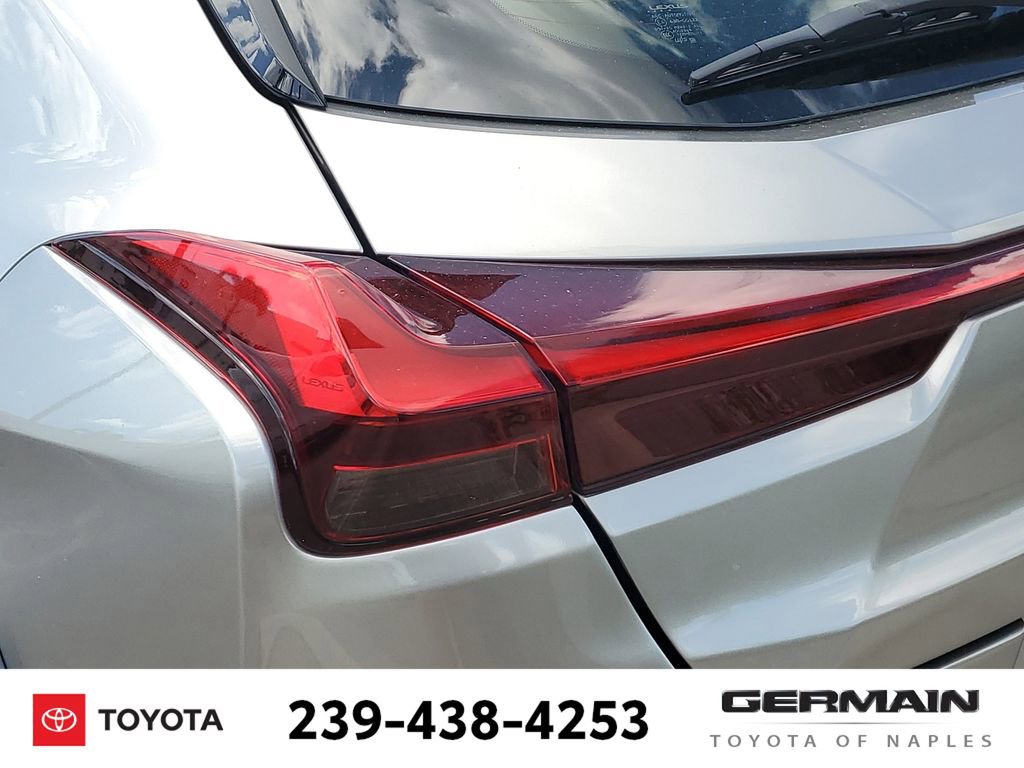 Used 2022 Lexus UX 200 200 Base w/ Accessory Package (Z2) image 16
