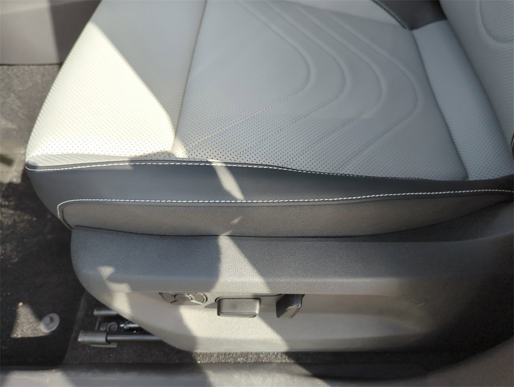 New 2026 Volkswagen Tiguan SE image 30