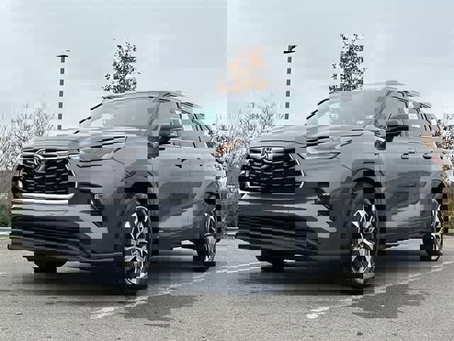 Used 2022 Toyota Highlander XLE image 32