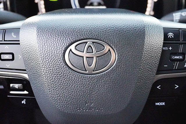 Used 2026 Toyota Camry Hybrid FWD image 45