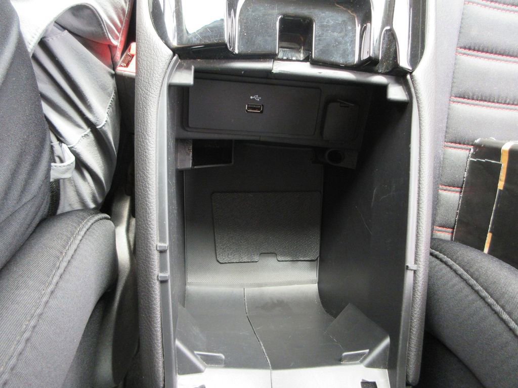 Used 2016 Ford Fusion SE w/ Equipment Group 201A image 26