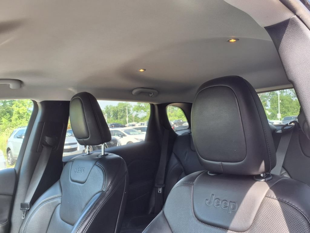 Used 2020 Jeep Cherokee Latitude Lux w/ Comfort/Convenience Group AWD/4WD image 14