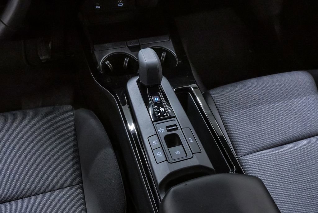 Used 2024 Toyota Prius LE FWD image 18