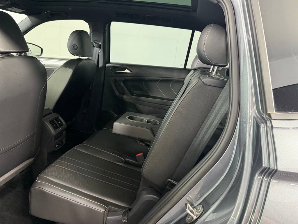 Used 2024 Volkswagen Tiguan SE R-Line FWD image 23
