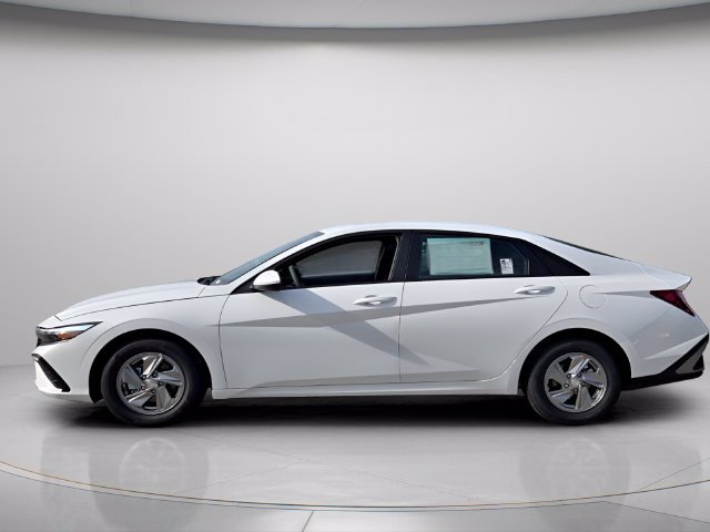 New 2026 Hyundai Elantra SE FWD image 2