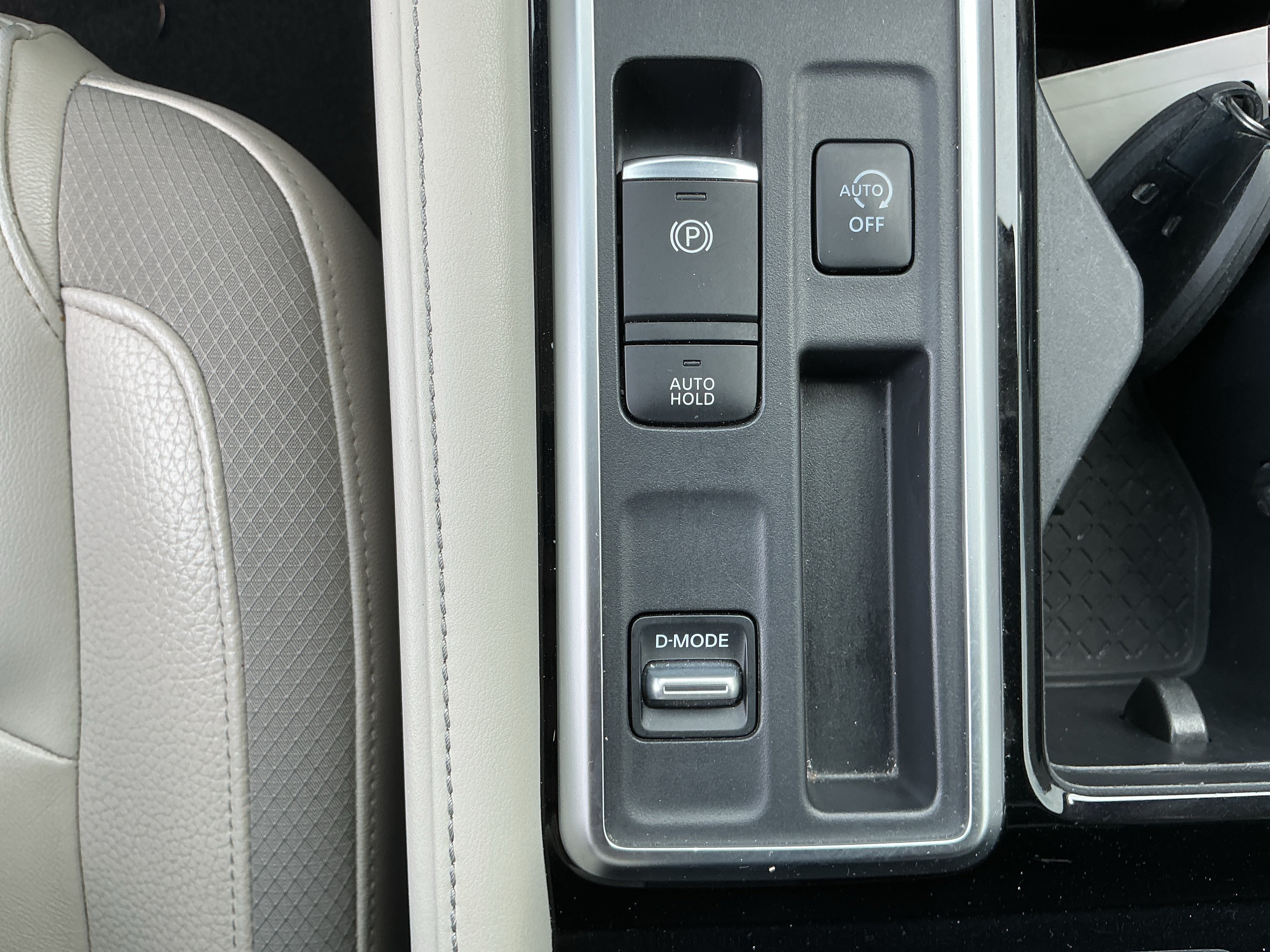 Certified 2022 Nissan Pathfinder SL FWD image 22
