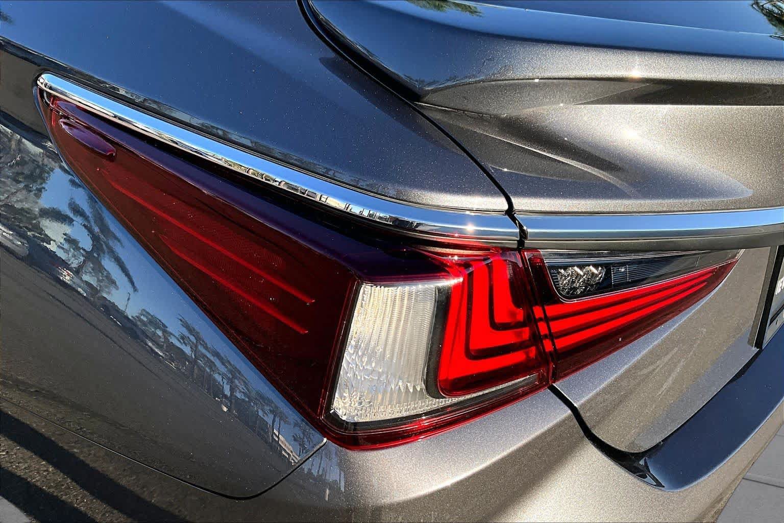Certified 2023 Lexus ES 300h w/ Accessory Package (Z1) FWD image 27