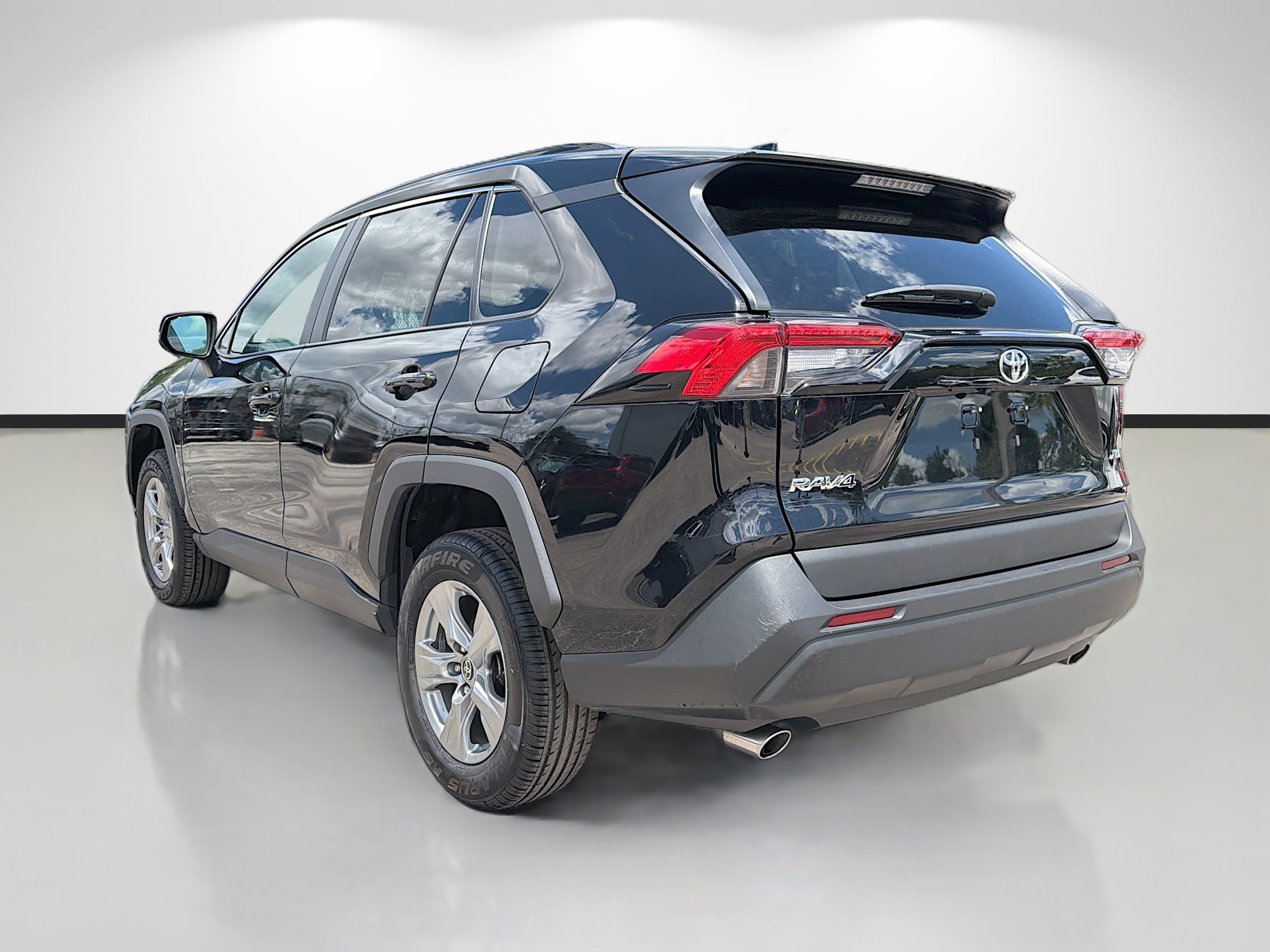 Used 2024 Toyota RAV4 XLE FWD image 5