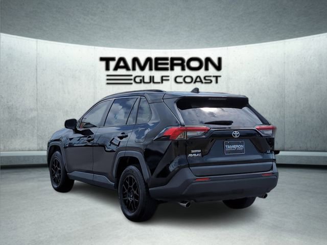 Used 2020 Toyota RAV4 LE FWD image 3