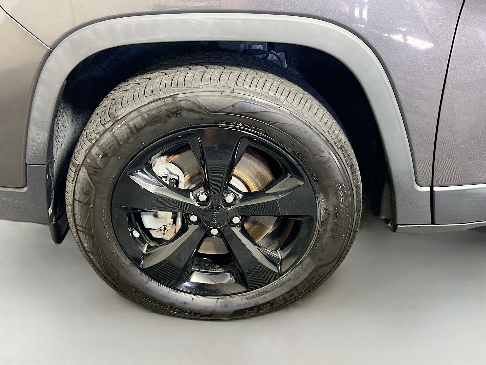 Used 2020 Jeep Cherokee Latitude Plus image 13