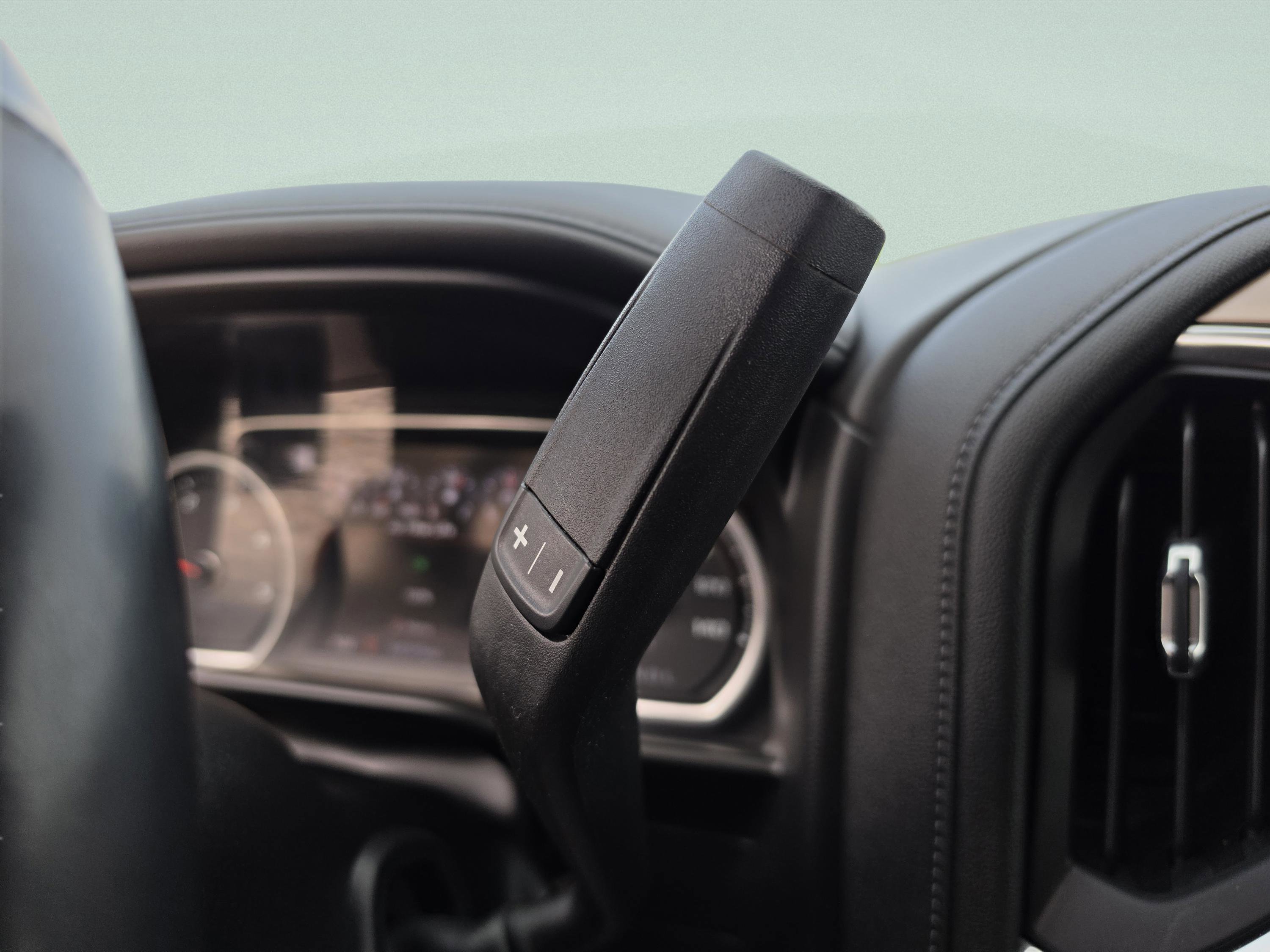 Used 2020 Chevrolet Silverado 2500 High Country w/ Technology Package image 35