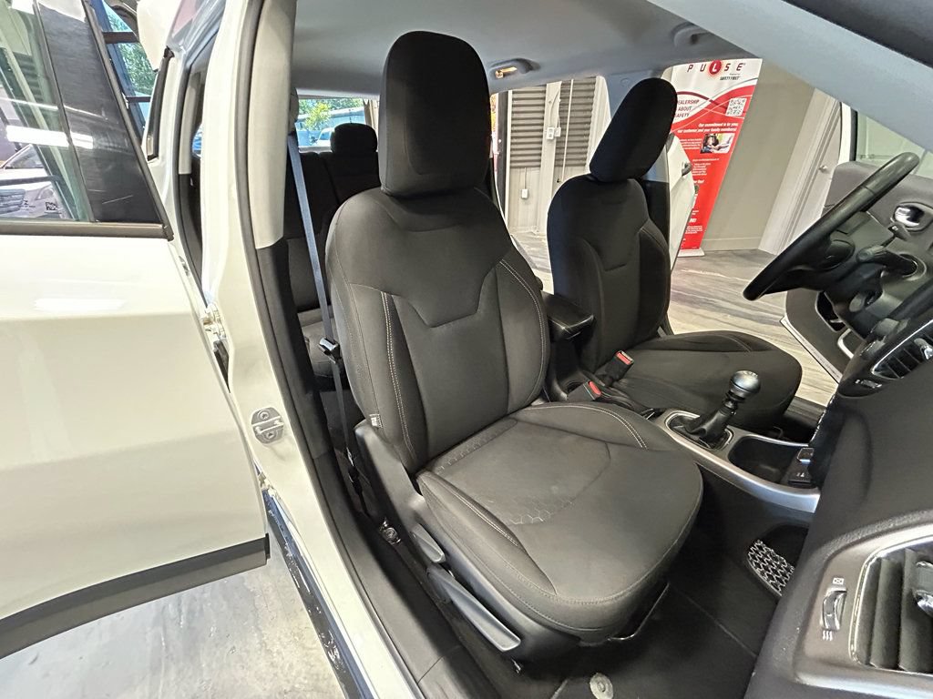 Used 2017 Jeep Compass Sport FWD image 3