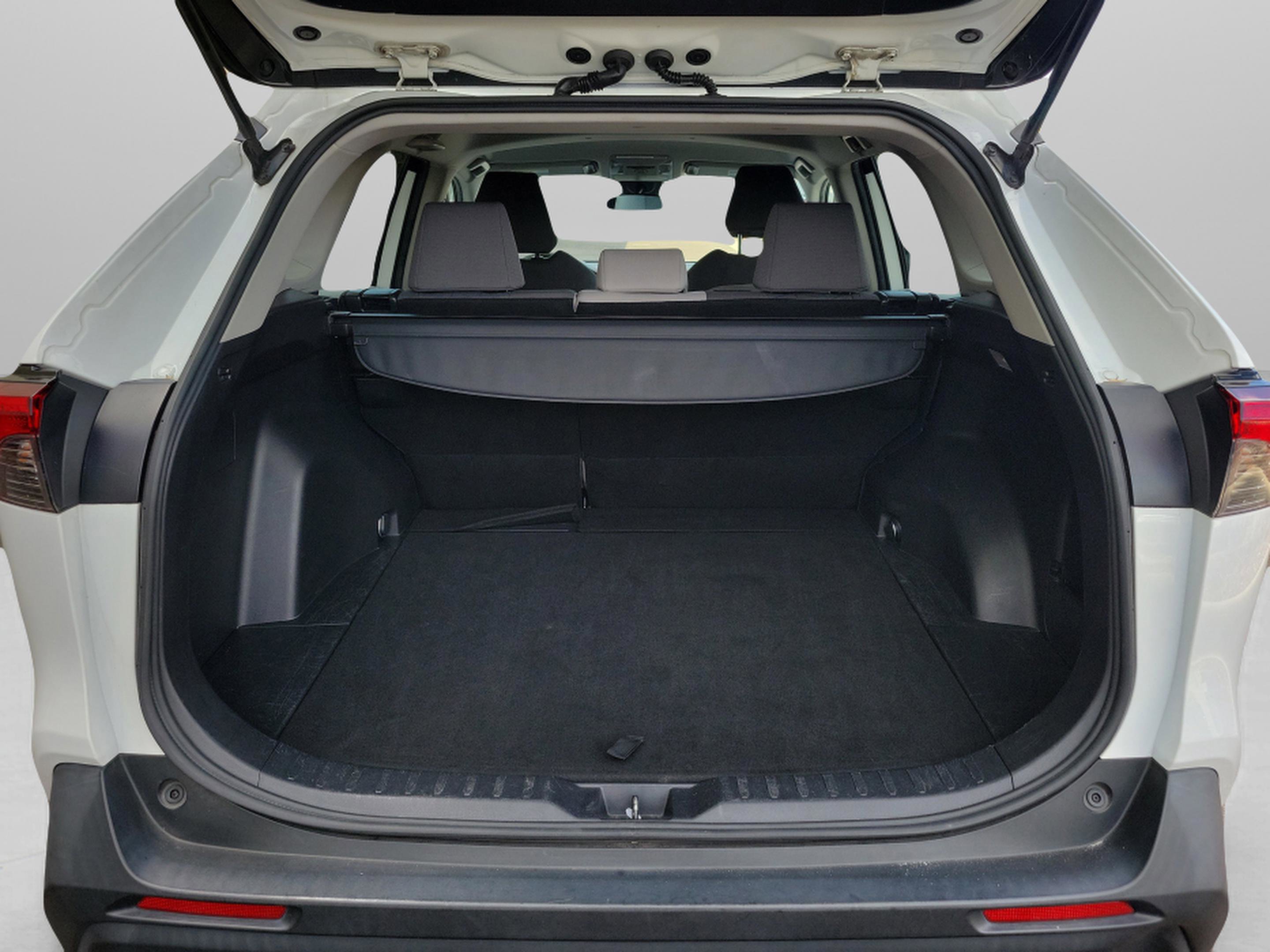 Used 2020 Toyota RAV4 XLE image 28