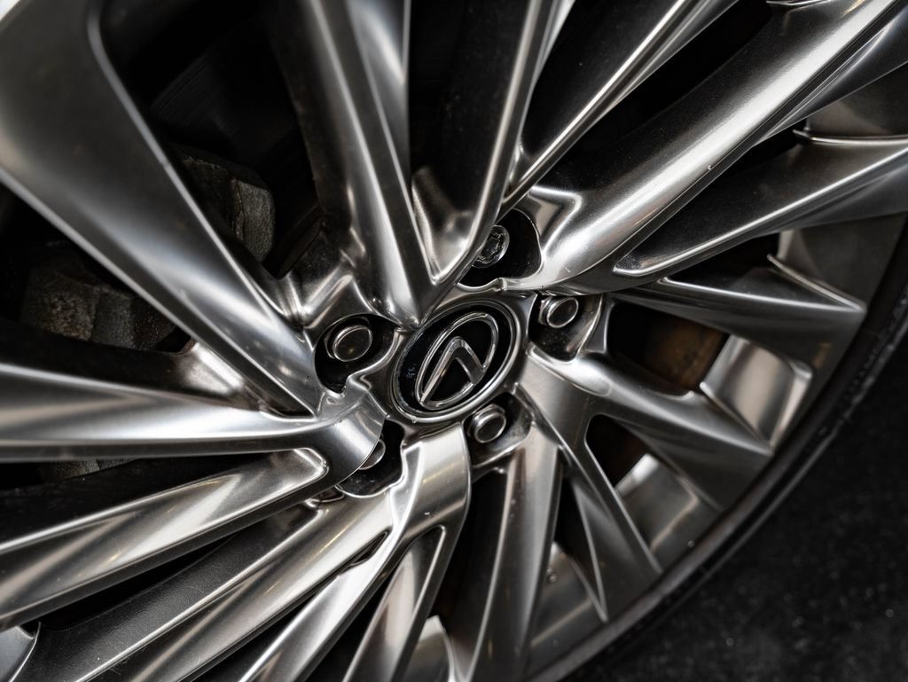 Certified 2020 Lexus ES 300h Ultra Luxury w/ Accessory Package FWD image 8