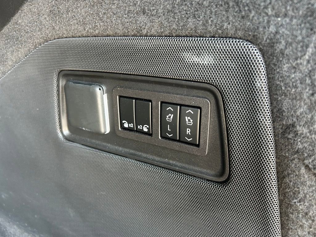 Used 2023 Cadillac Escalade ESV Sport Platinum w/ LPO, ONYX Package image 50