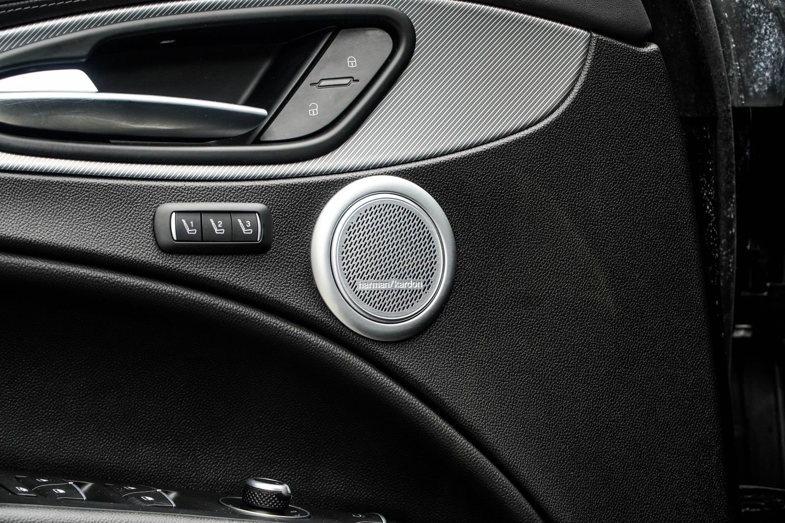 Used 2023 Alfa Romeo Stelvio Veloce AWD/4WD image 35