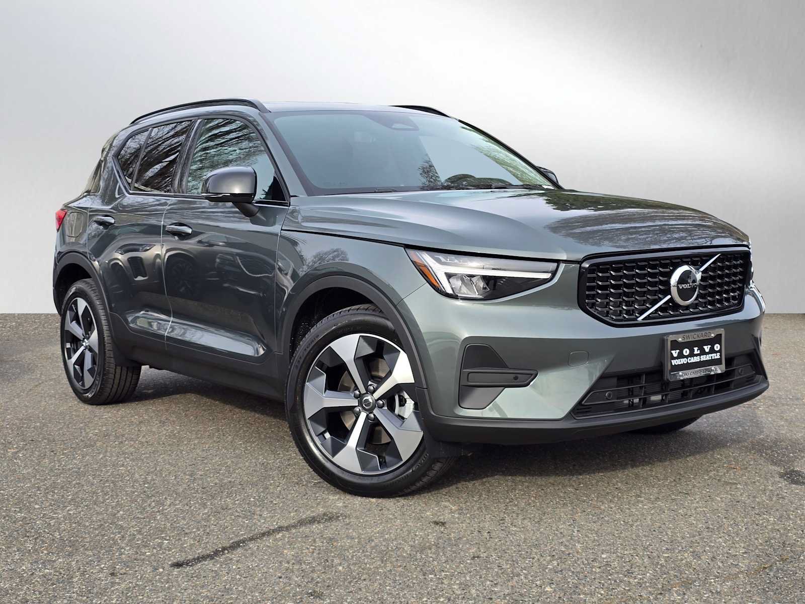 New 2026 Volvo XC40 B5 Core w/ Protection Package Premier