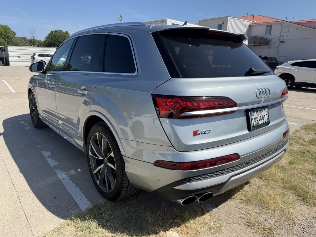Used 2024 Audi SQ7 Prestige AWD/4WD image 2