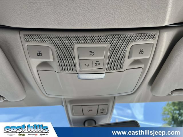 Used 2020 Mercedes-Benz E 450 4MATIC Cabriolet image 38