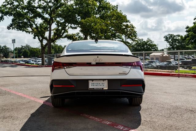 New 2025 Hyundai Elantra SEL image 5