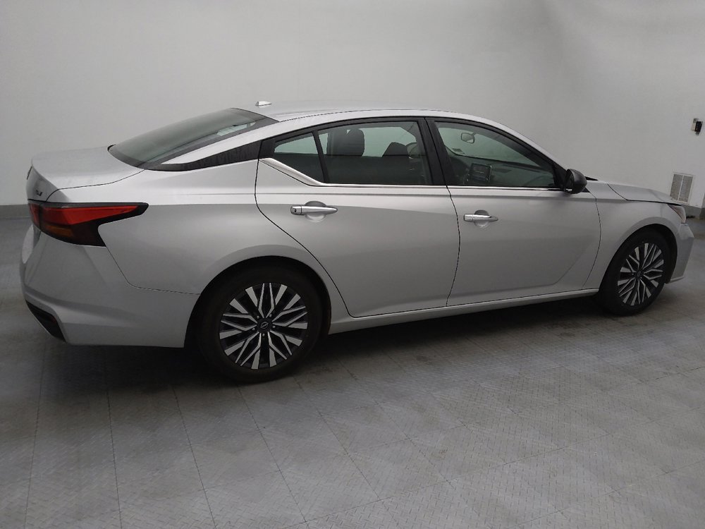 Used 2024 Nissan Altima 2.5 SV image 10