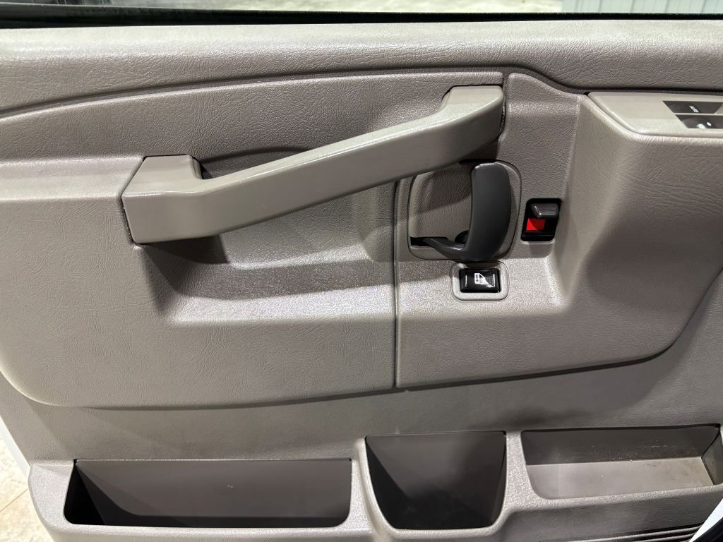 Used 2017 Chevrolet Express 2500 image 14