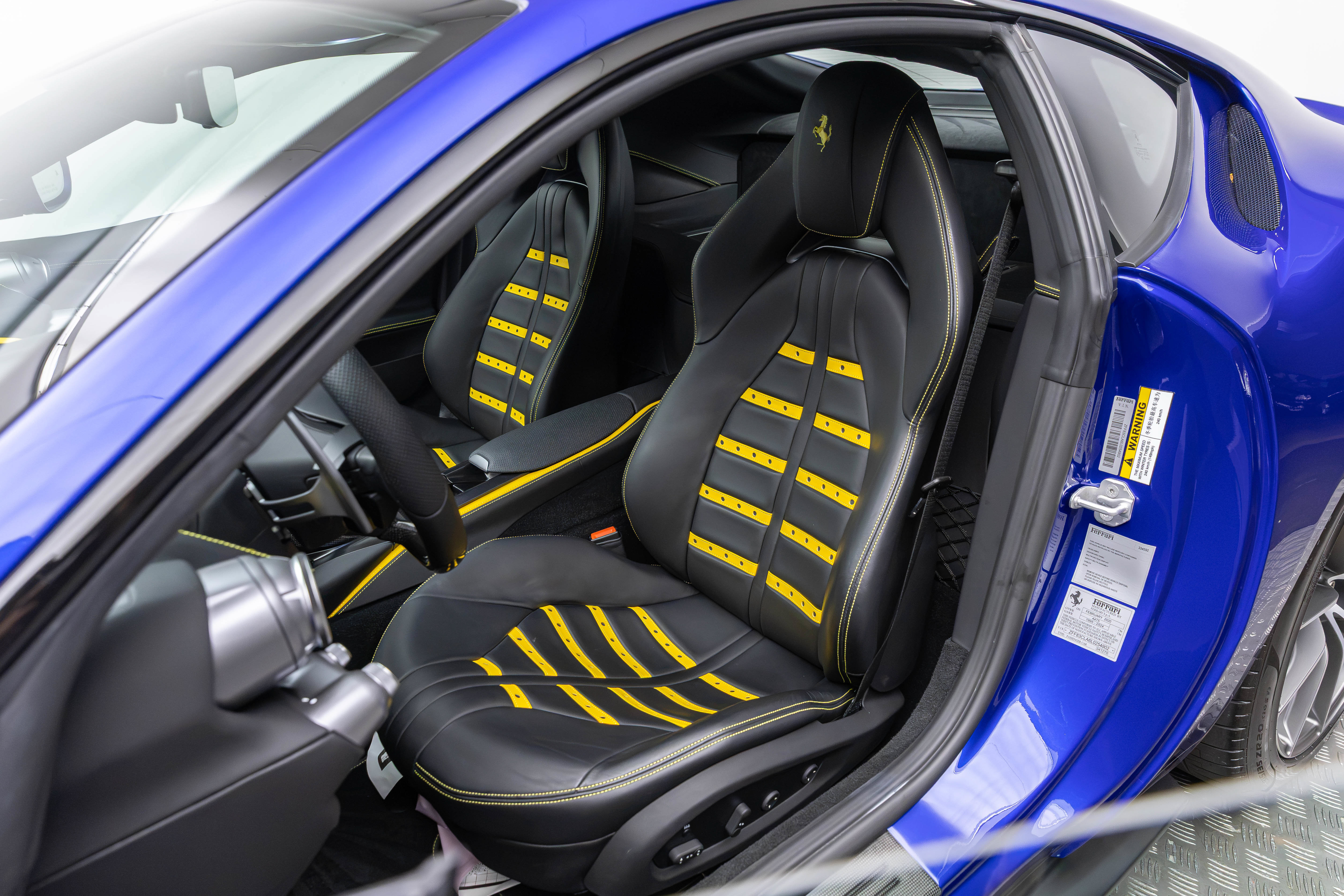 Used 2020 Ferrari 812 Superfast RWD image 16