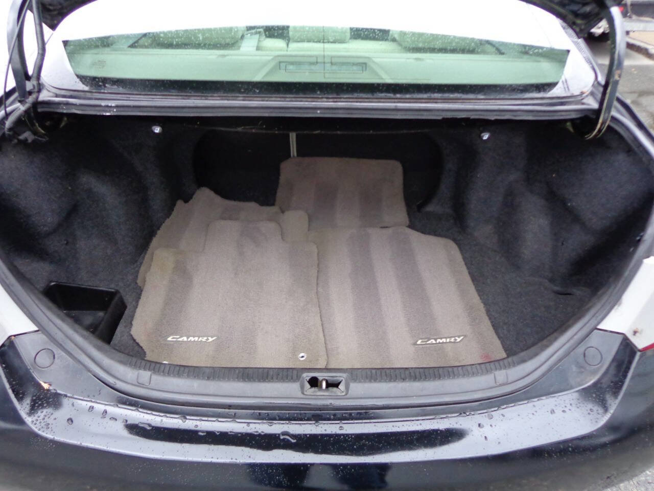 Used 2011 Toyota Camry LE image 13