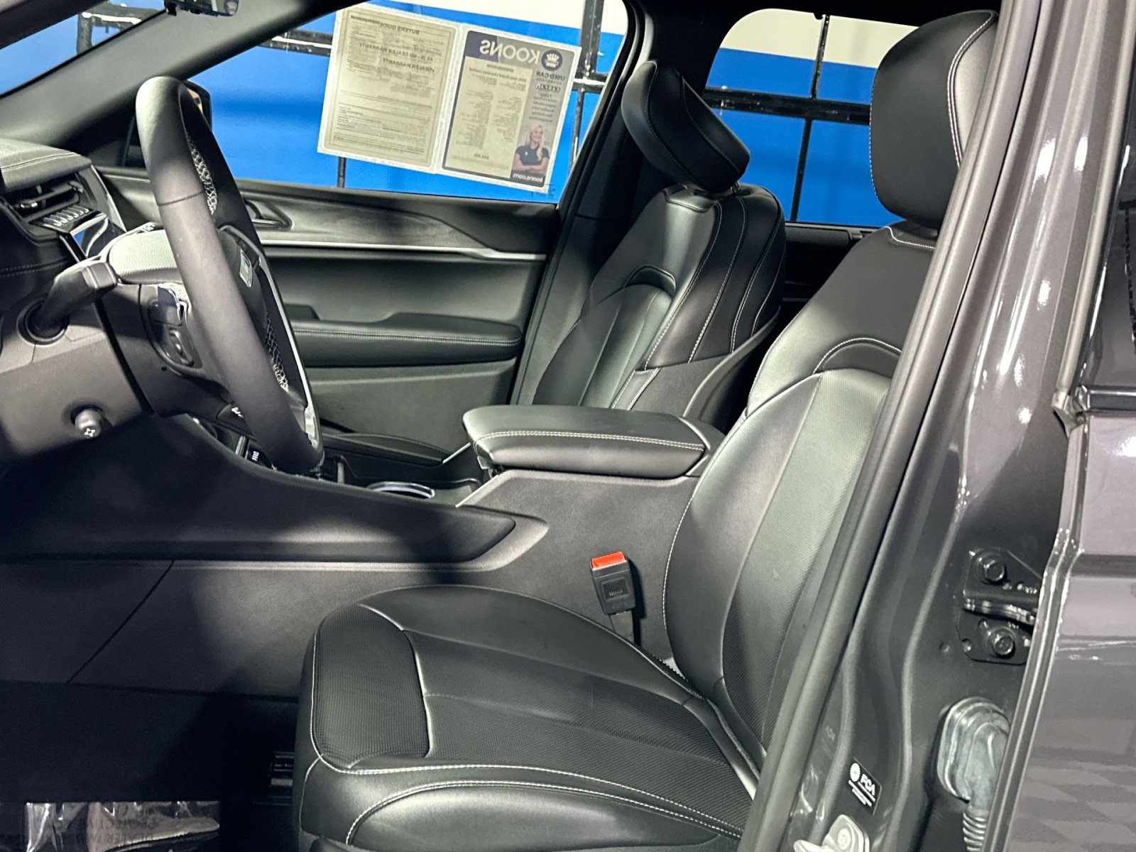 Used 2025 Jeep Grand Cherokee Limited w/ Luxury Tech Group II image 13