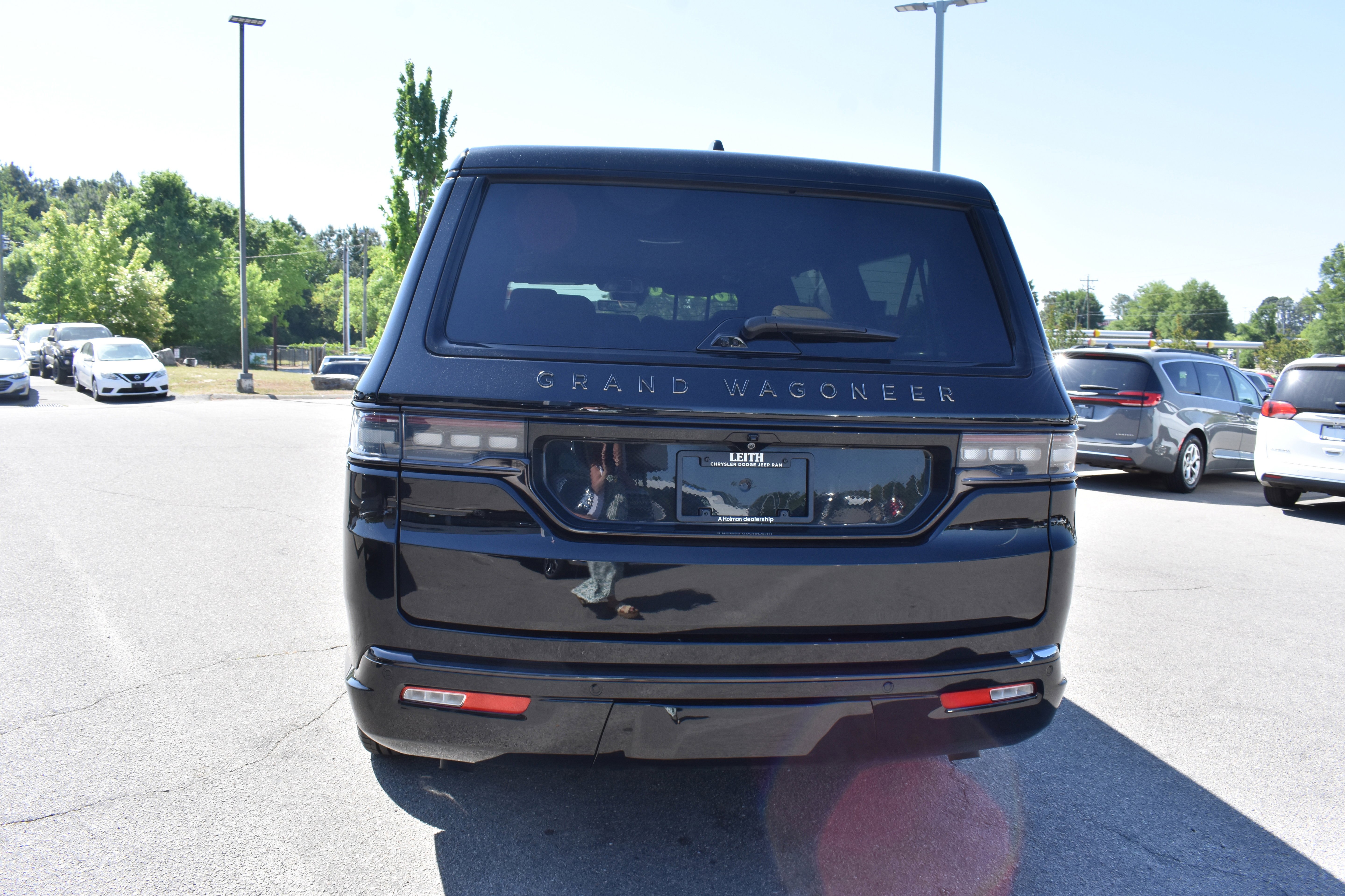 Used 2024 Jeep Grand Wagoneer L Series III w/ Rear Seat Video Group 1 AWD/4WD image 8