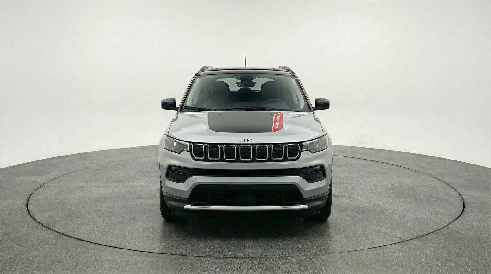 Used 2025 Jeep Compass Trailhawk AWD/4WD image 2