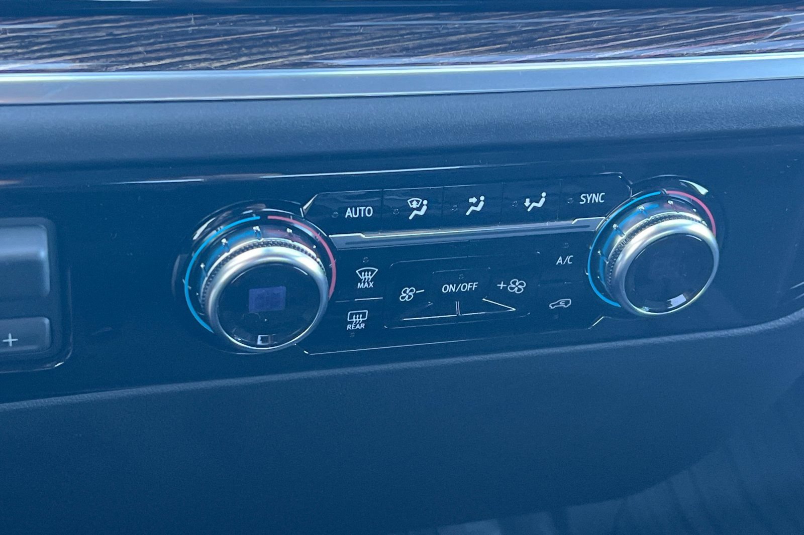 New 2026 GMC Sierra 2500 SLE AWD/4WD image 17