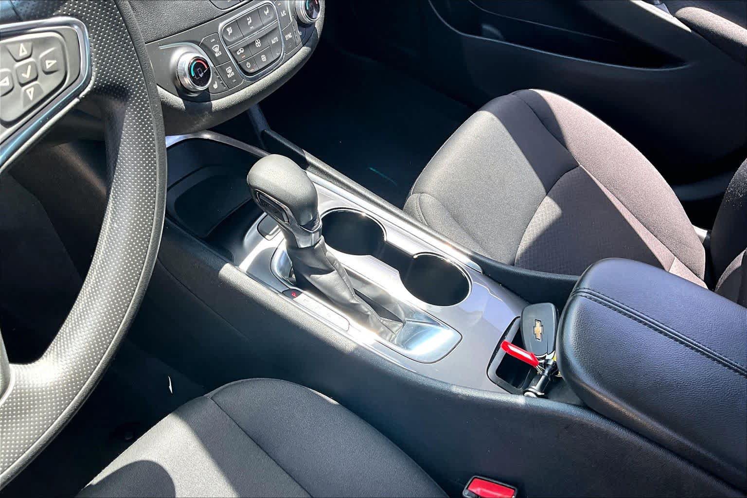Used 2021 Chevrolet Malibu LT FWD image 16